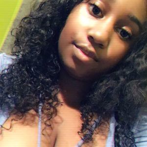 Meet your Posher, Janelle elaine